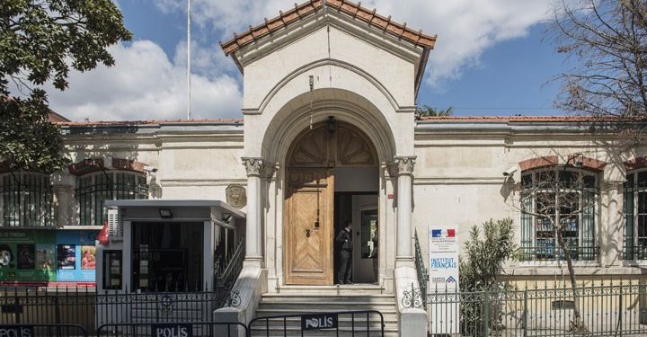 القنصلية الفرنسية في إسطنبول تطلق تحذيرات لرعاياها