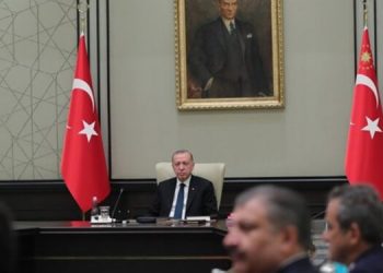 صحفي تركي: وزراء أردوغان سيستقيلون قبل الانتخابات!