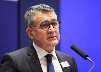 رئيس جمعية رجال الأعمال الأتراك: لا مجال لاستدامة التنافسية بالليرة المنخفضة 