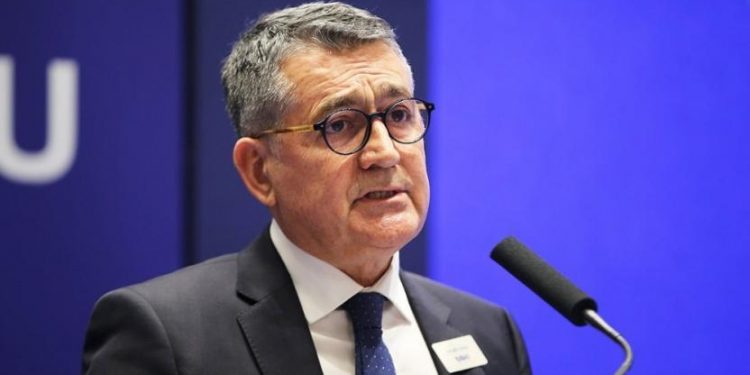 رئيس جمعية رجال الأعمال الأتراك: لا مجال لاستدامة التنافسية بالليرة المنخفضة 