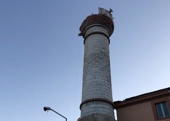 زلزال بقوة “4.9” يضرب مدينة “إزمير” التركية ويتسبب بإصابات وسقوط مأذنة