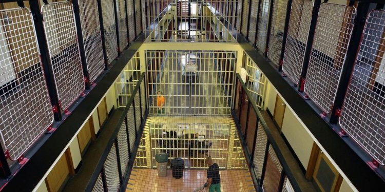 الحكومة التركية تقر بتجاوز الطاقة الاستيعابية للسجون