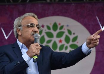 سنجار: على فرنسا كشف الملابسات الحقيقية لهجوم باريس