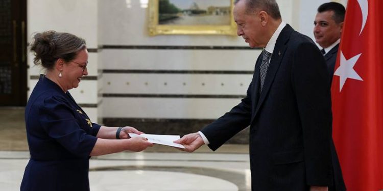 أردوغان يعتمد سفيرة إسرائيل الجديدة في تركيا