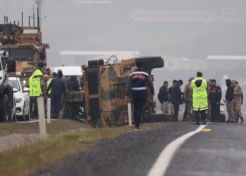 إصابة جنود أتراك بانقلاب مدرعة عسكرية في ديار بكر