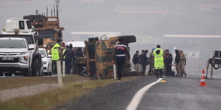 إصابة جنود أتراك بانقلاب مدرعة عسكرية في ديار بكر