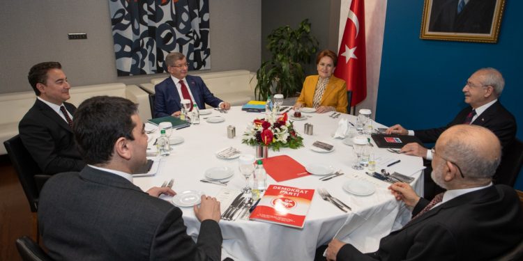 الطاولة السداسية ستعلن عن مرشحها الرئاسي في نهاية ديسمبر أو بداية يناير