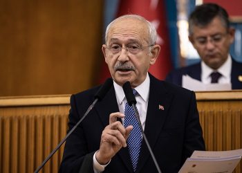 كيليجدار أوغلو ينتقد تعامل الشرطة مع زعيم الحزب الكردي