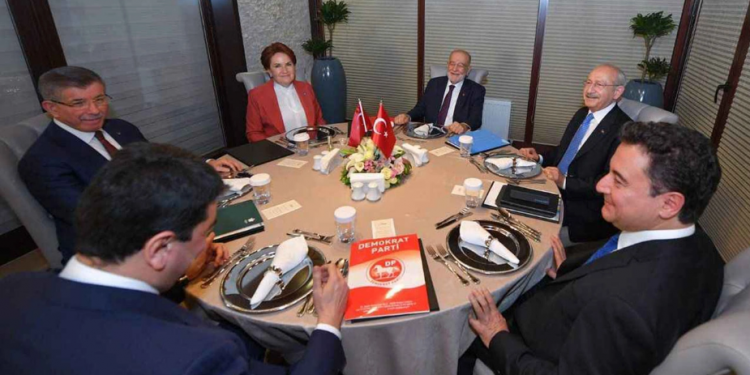 وزير تركي سابق: باباجان هو مرشح “الطاولة الستة”