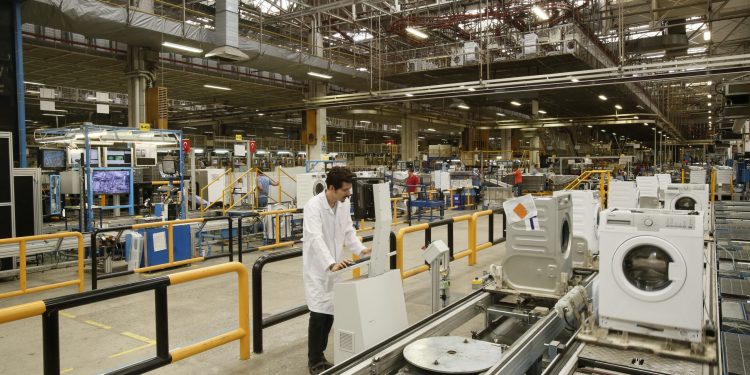 تركيا تضع حجر الأساس لشركة أجهزة كهربائية في مصر بقيمة 100 مليون دولار