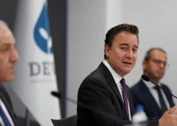 باباجان: أدعو الحكومة الفرنسية للتصدي للعنصرية