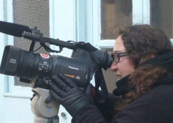 اعتقال صحفية ومخرجة أفلام وثائقية بتهمة الإرهاب!