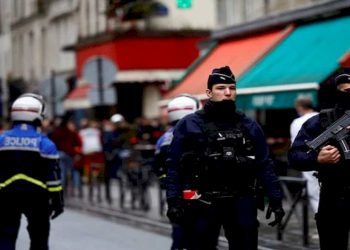 مجددا في فرنسا.. هجوم على حلاق يستمع لأغاني كردية!