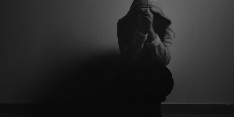 1 من كل 10 شباب في بريطانيا يميل إلى الانتحار