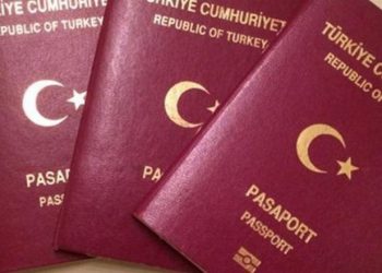 الأتراك يهرعون إلى مديريات السكان بسبب ارتفاع رسوم جواز السفر 123%