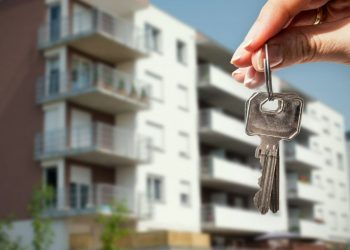 كم يبلغ عدد من لديهم مساكن مملوكة لهم في تركيا؟