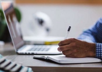 ارتفاع عدد الموظفين بأجر على أساس سنوي بنسبة 7.4%