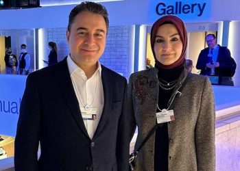 باباجان يحضر المنتدى الاقتصادي العالمي في دافوس