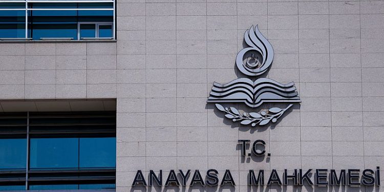 تركيا.. حجب المساعدة المالية عن الحزب الكردي بقرار قضائي