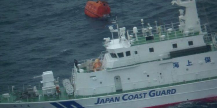 سفينة يابانية تغرق قبالة ناغازاكي.. وإنقاذ 13 من طاقمها