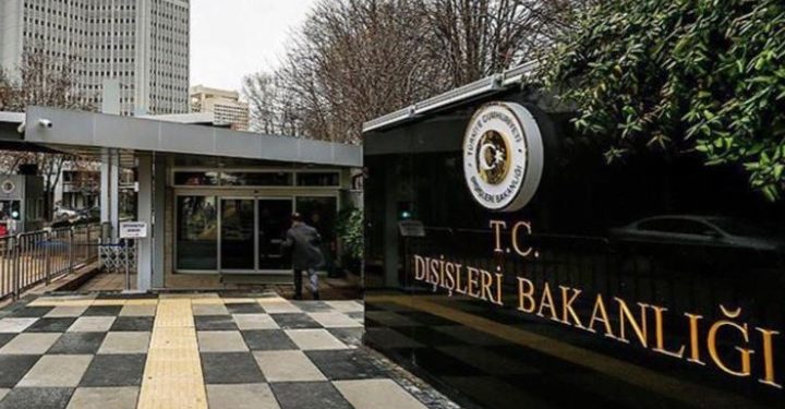 تركيا تستدعي سفير السويد ردًا على إحراق القرآن