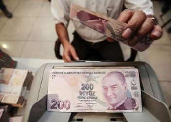 تركيا.. تراجع حاد في ودائع الليرة المؤمنة ضد تقلبات الصرف