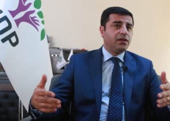 دميرطاش يحذر القضاء والإعلام في تركيا