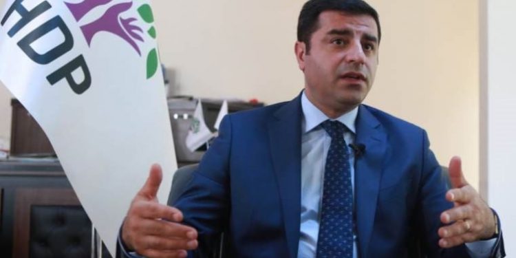 دميرطاش يحذر القضاء والإعلام في تركيا