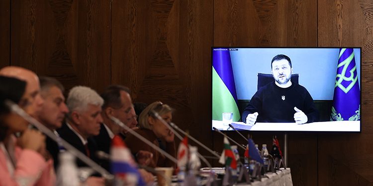 مجموعة الاتصال الدفاعية للناتو: لا مجال للتباطؤ في دعم أوكرانيا