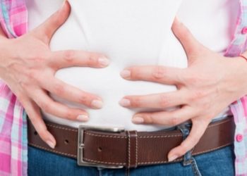 8 طرق طبيعية للتخلص من الغازات والانتفاخات