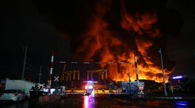 حريق ميناء الإسكندرونة مستمر