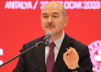 وزير داخلية تركيا منزعج من غلق قنصليات غربية  