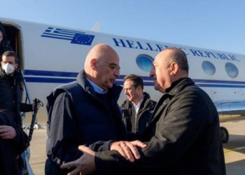 وزير الخارجية اليوناني في تركيا لمعاينة آثار الزلزال