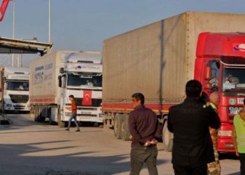 عبور أول قافلة إغاثية أممية إلى سوريا من معبر باب السلامة الحدودي