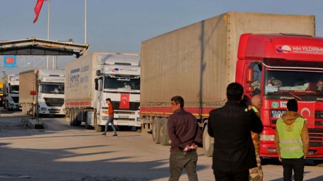 عبور أول قافلة إغاثية أممية إلى سوريا من معبر باب السلامة الحدودي