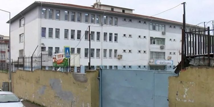 4581 مدرسة في تركيا مهددة بالزلازل