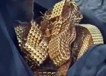 78 كيلو جرامًا من الذهب تحت الأنقاض في تركيا