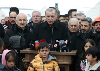 استطلاع رأي بعد الزلزال يكشف تراجعًا كبيرًا في دعم حزب أردوغان