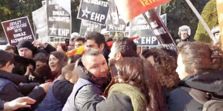 تركيا.. اعتقال 30 في وقفة احتجاجية بسبب الزلزال 