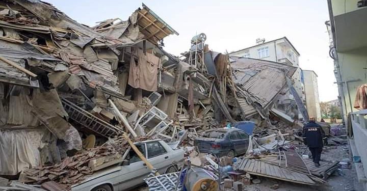 زلزال تركيا: مقتل 284 في 10 مقاطعات وإصابة 2323