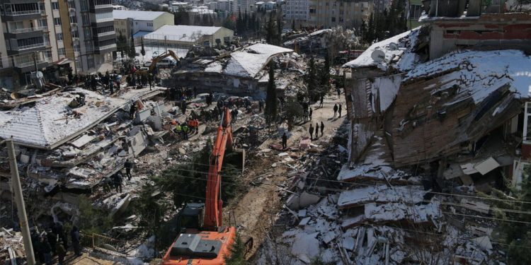 عميد جامعة سابق: الزلزال أكبر من أن يتحمله بضعة مقاولين