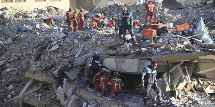 وفيات زلزال تركيا تبلغ 36187 