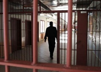 تركيا تسمح للسجناء بمقابلة عائلاتهم عقب الزلزال