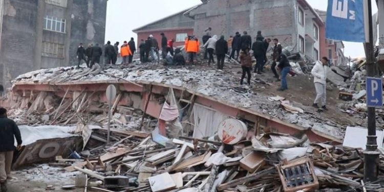 تركيا: حصيلة ضحايا زلزال قهرمان مرعش قد تصل إلى 6 آلاف قتيل