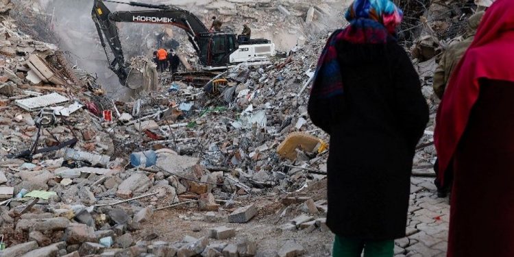 تركيا: تحذيرات من تفشي الأوبئة بمنطقة الزلزال