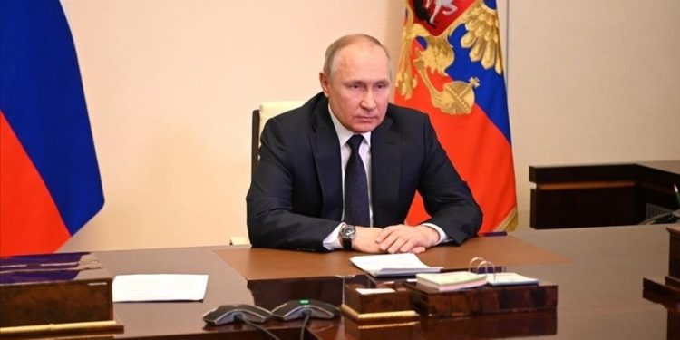 بوتين يقرر زيادة فرق البحث والإنقاذ في تركيا