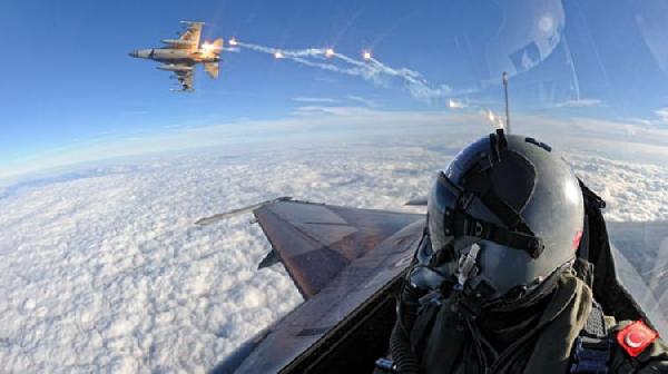 بعد فصل المئات تعسفيًا.. القوات الجوية التركية تبحث عن طيارين