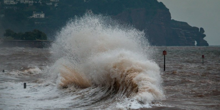 تحذيرات من تسونامي في البحر المتوسط عقب زلزال قهرمان مرعش