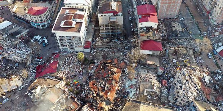 باكستاني يتبرع بـ30 مليون دولار لضحايا الزلزال