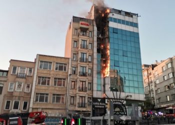 قتلى وجرحى إثر اندلاع حريق فندق في “إسطنبول”